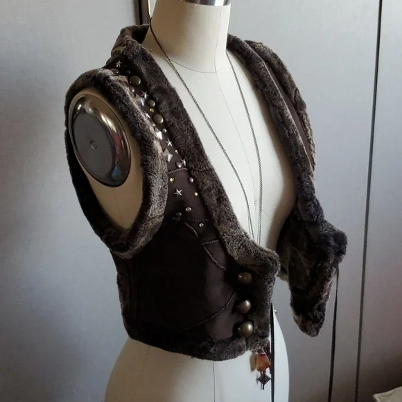 EUC Vintage 90's Betsey Johnson Reversible Sheepskin Vest with Keychain / Charm - Picture 5 of 14